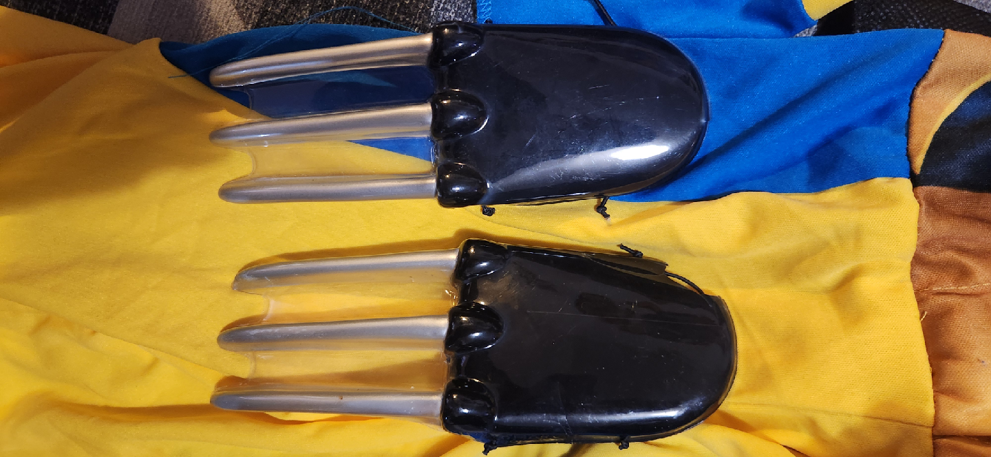 Wolverine Costume - Size 4-6 - photo 2