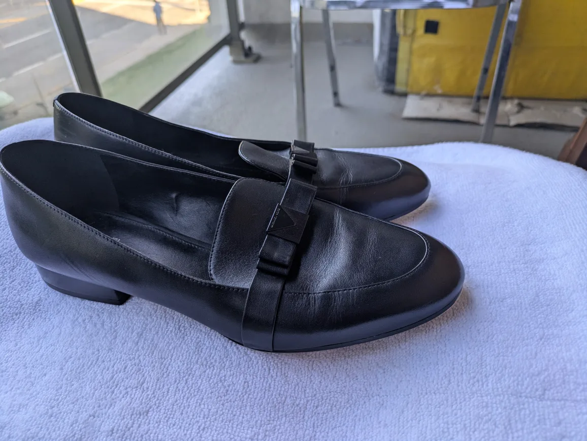 Michael Kors Black Leather Loafers Size 8.5 image indicator(5)