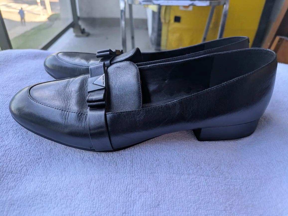 Michael Kors Black Leather Loafers Size 8.5 image indicator(7)
