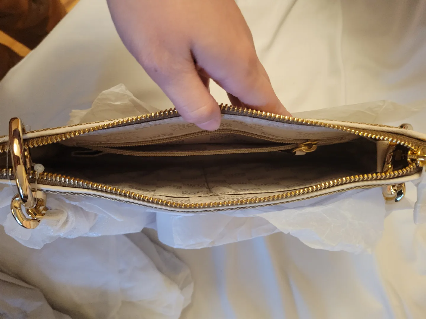 Brand new Michael Kors MK Logo Crossbody Bag image indicator(3)