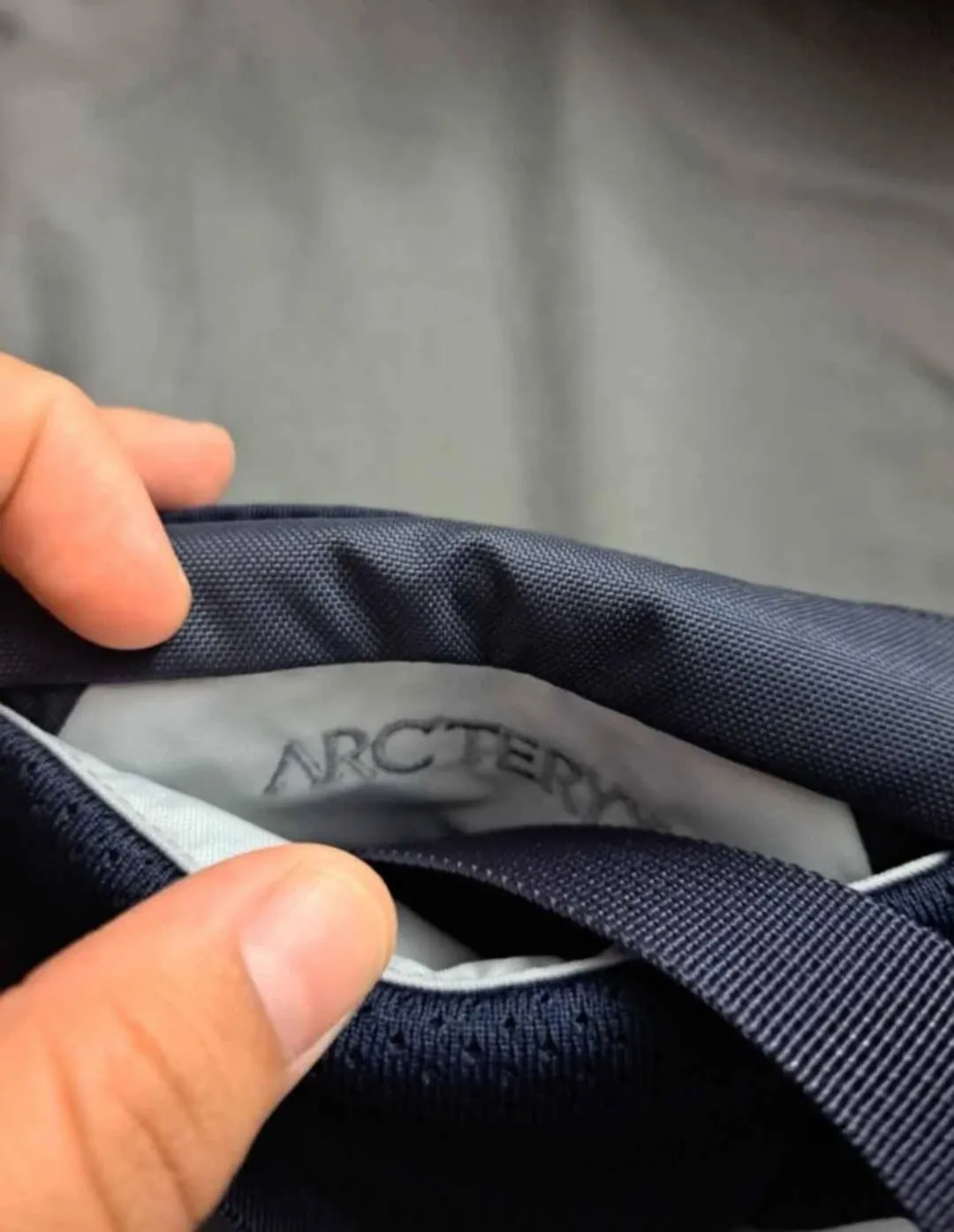 Arcteryx Mantis 1 Black Sapphire NWT image indicator(3)