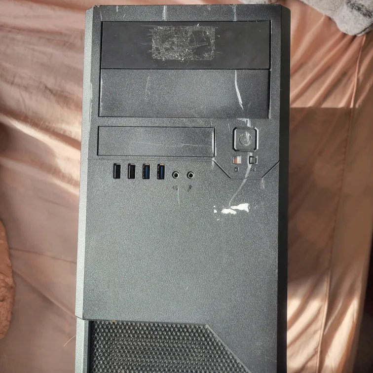 medium-sized computer case for office and gaming image indicator(2)