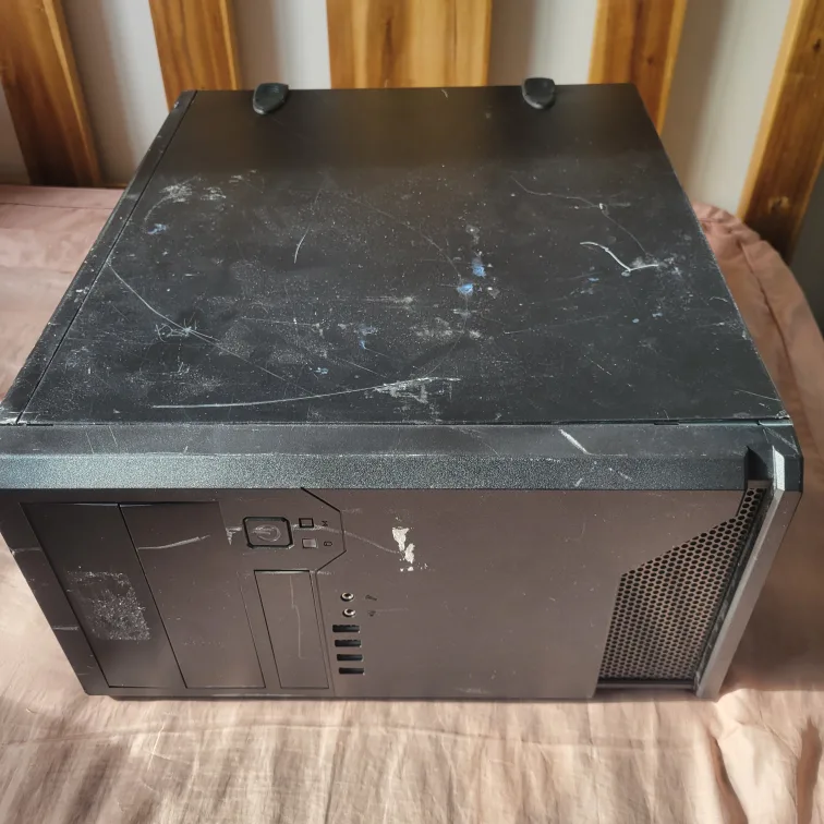 medium-sized computer case for office and gaming image indicator(3)