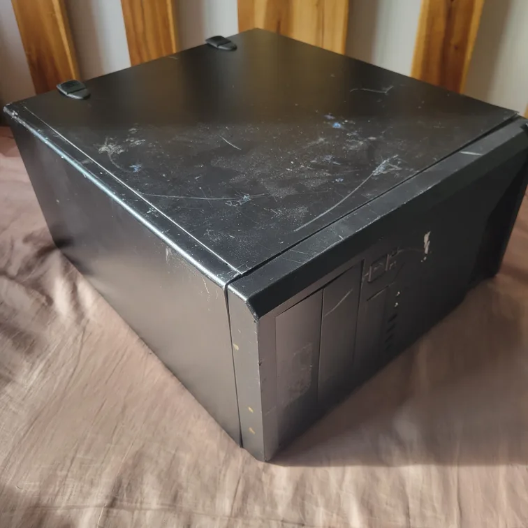 medium-sized computer case for office and gaming image indicator(4)
