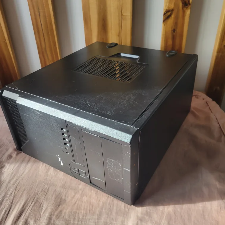 medium-sized computer case for office and gaming image indicator(6)