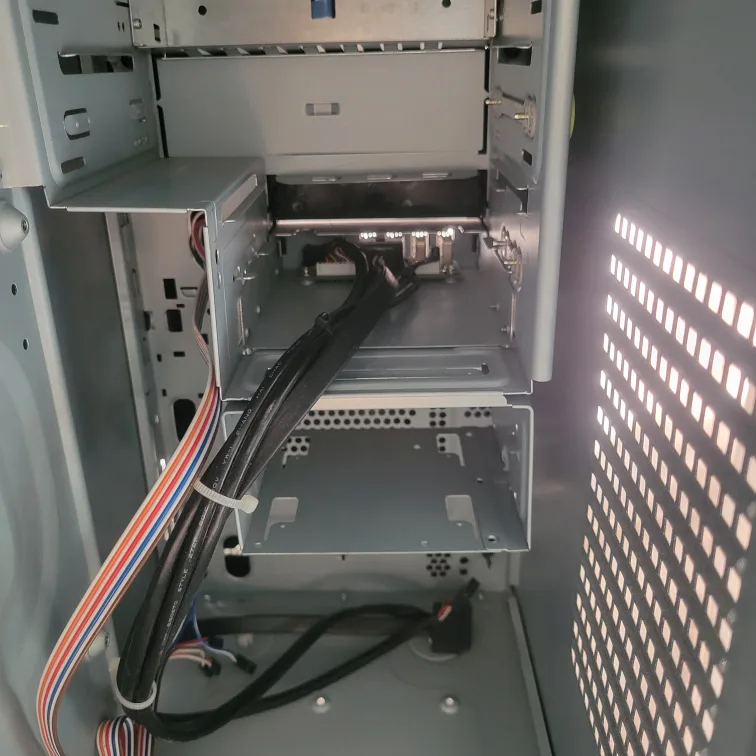 medium-sized computer case for office and gaming image indicator(9)