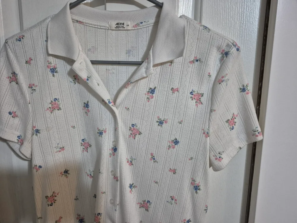 Ardene Floral Polo Shirt - Size L image indicator(3)