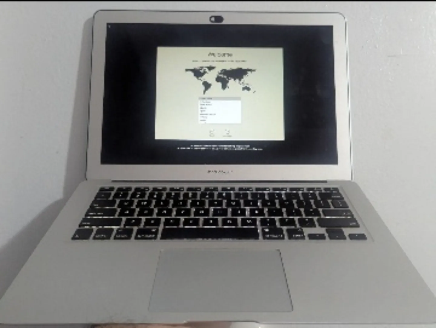 Apple MacBook Air 13" 1.8 Dual Core Intel Core i5 A1466 image indicator(4)