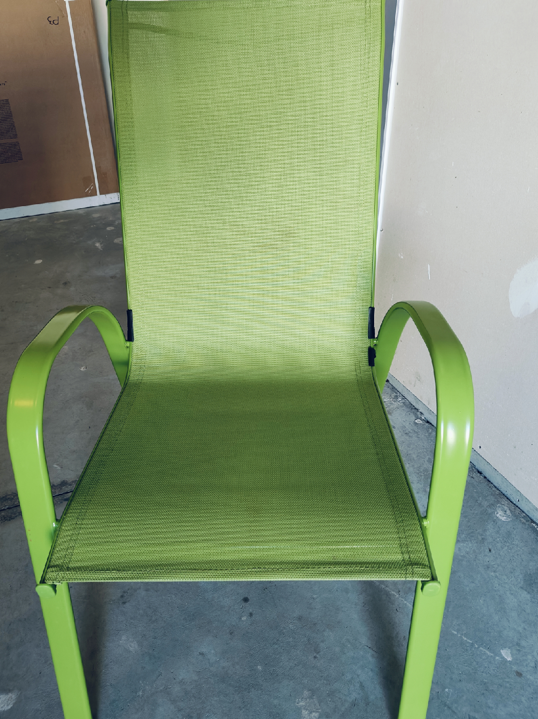 Bright Green Outdoor/Patio Chair – Excellent Condition