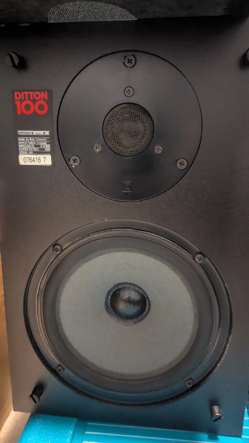 Celestion Ditton 100 Bookshelf Speakers image indicator(2)