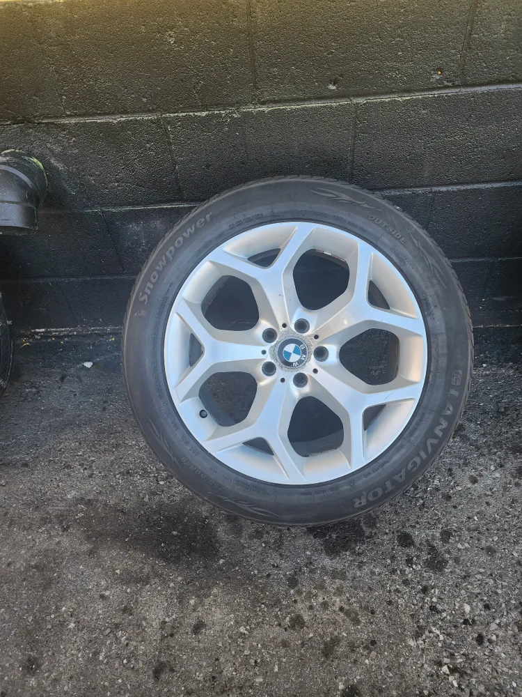 BMW 255/50R19 Wheels and Winter Tires image indicator(3)