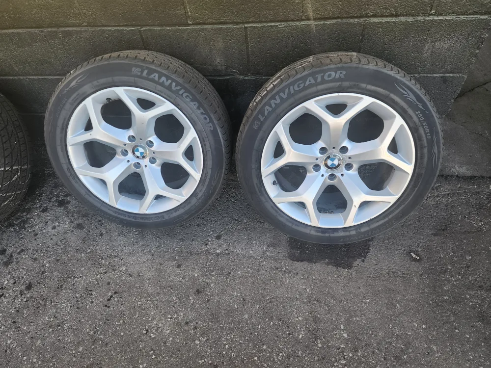 BMW 255/50R19 Wheels and Winter Tires image indicator(4)