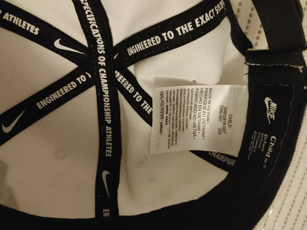 Nike Child (4-7) White/Black Cap image indicator(2)