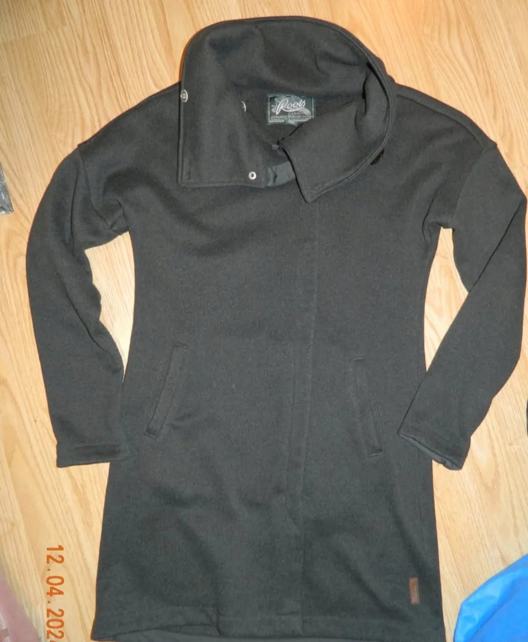 Roots Canada Women's Black Tunic Sweater thumbnail