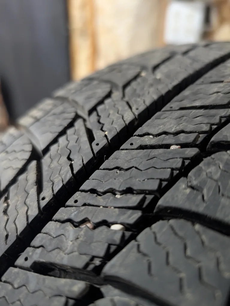 (4)-225/60R18 Winter Tires On Rims Off 2019 Buick Envision 5x120 image indicator(2)