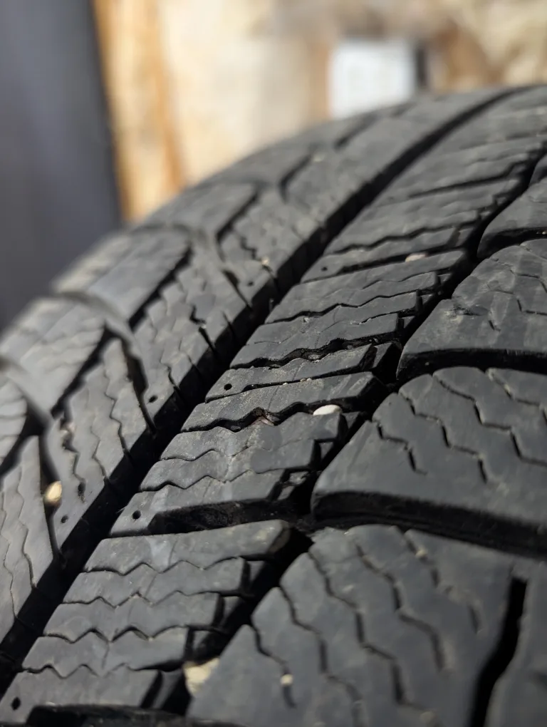 (4)-225/60R18 Winter Tires On Rims Off 2019 Buick Envision 5x120 image indicator(6)