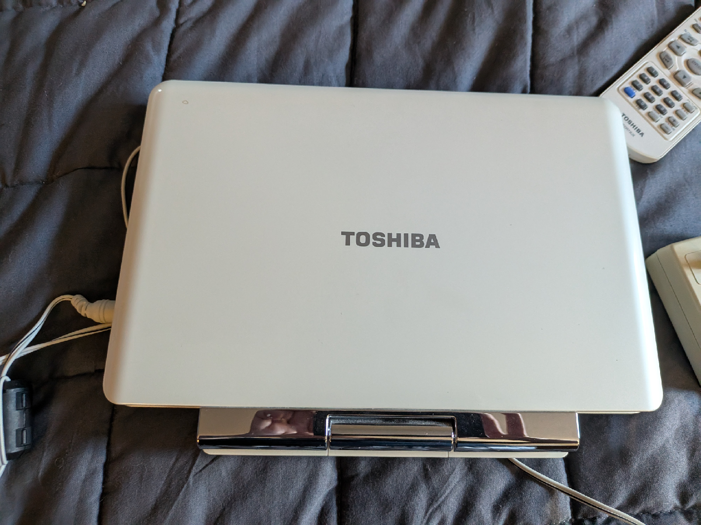 Pending Toshiba Portable DVD Player - photo 2