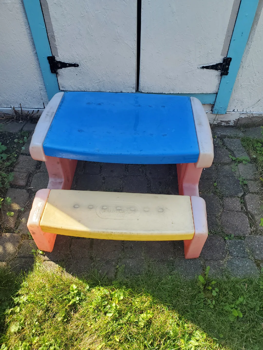 Little Tikes Picnic Table - Kids' Outdoor Furniture image indicator(2)