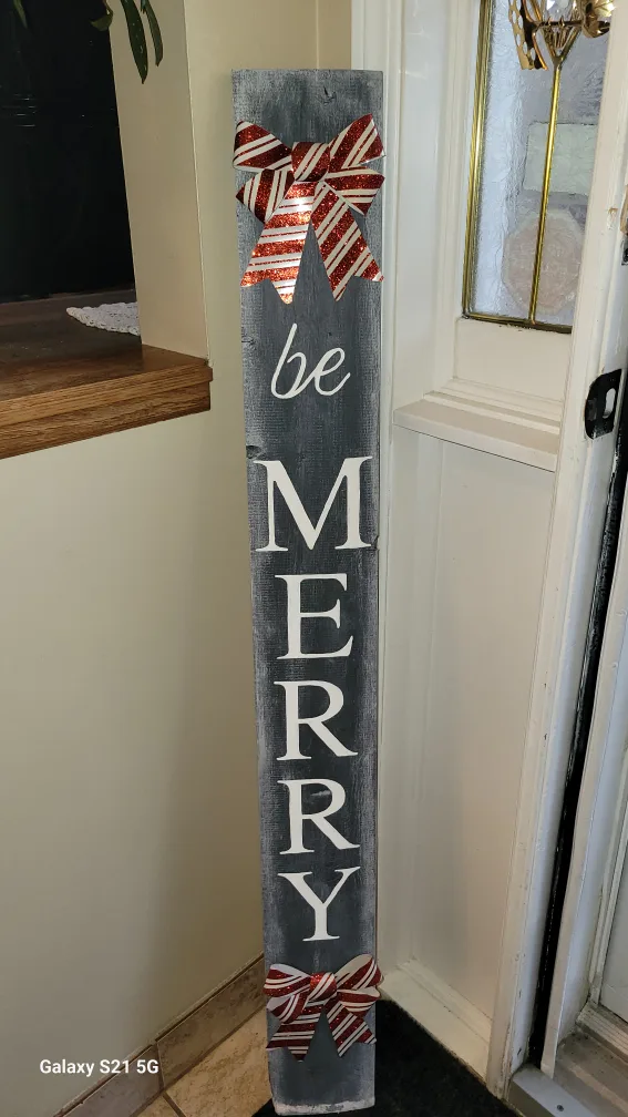 Handmade 'Be Merry' Wooden Sign image indicator(2)
