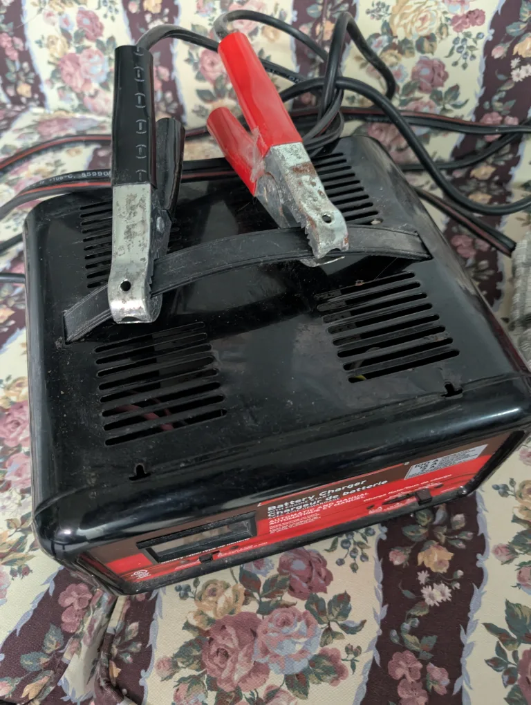 MotoMaster Battery Charger image indicator(2)