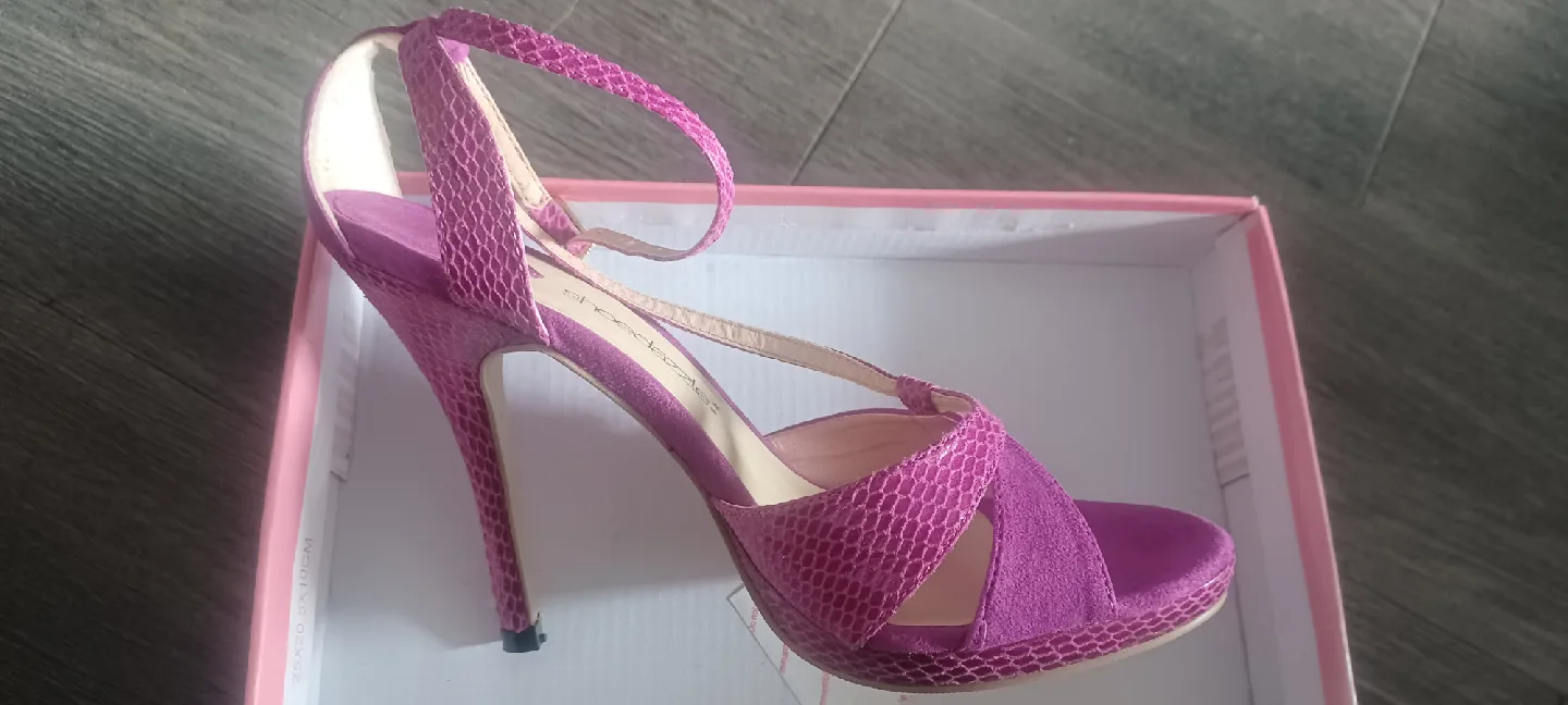 Shoedazzle Purple Heels - Size 6.5 image indicator(2)
