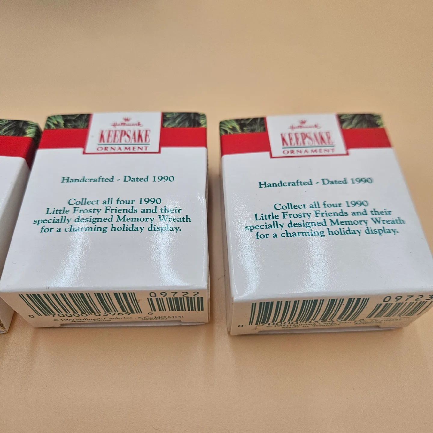 1990 Hallmark Little Frosty Friends memory Wreath  Collection image indicator(7)