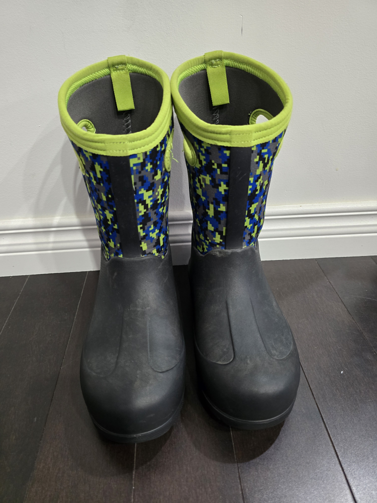 Bogs Kids' Waterproof Winter Boots, Size 3