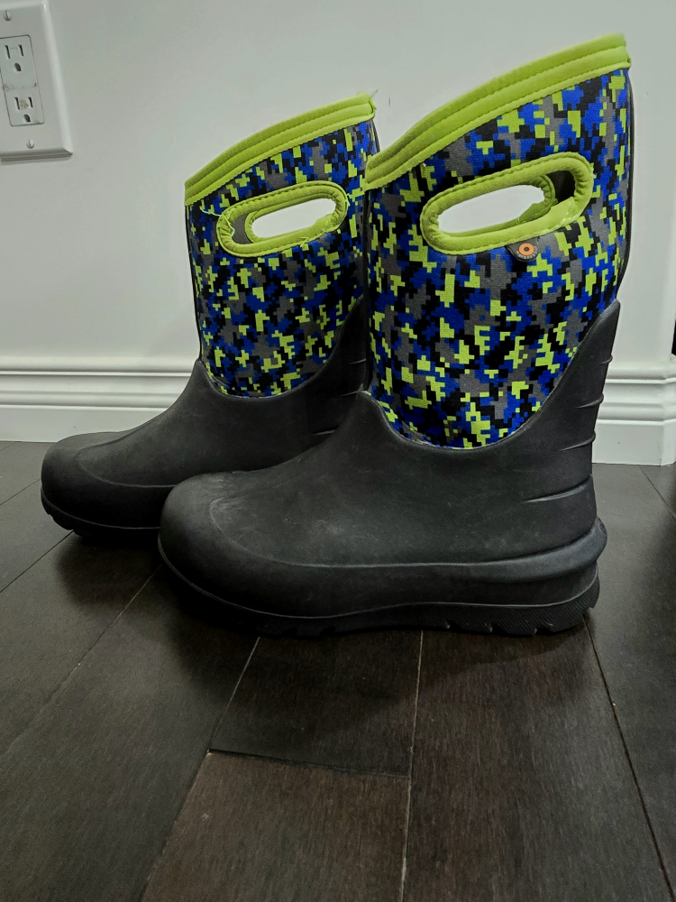 Bogs Kids' Waterproof Winter Boots, Size 3 - photo 2