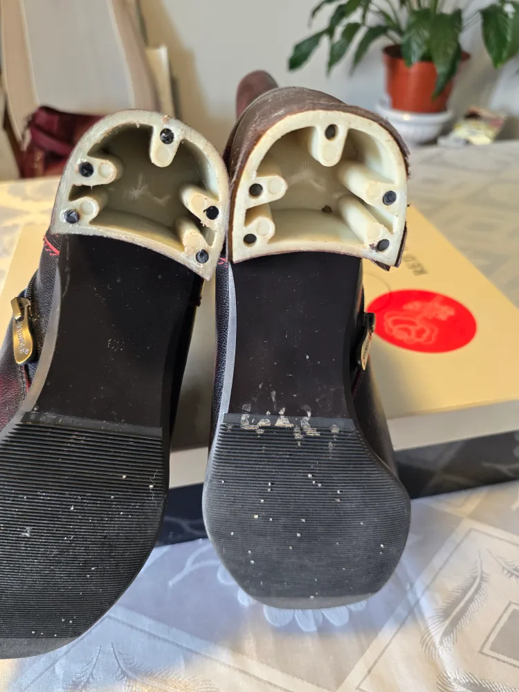 Red Rose Leather winter Boots, Size 9, sheepschen 👢🌹😊 image indicator(4)