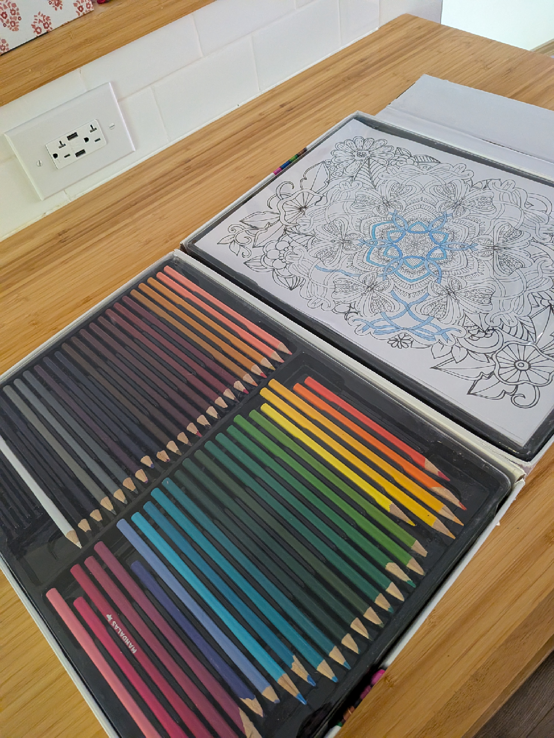 Mandala Sanctuary Adult Colouring Set - photo 2