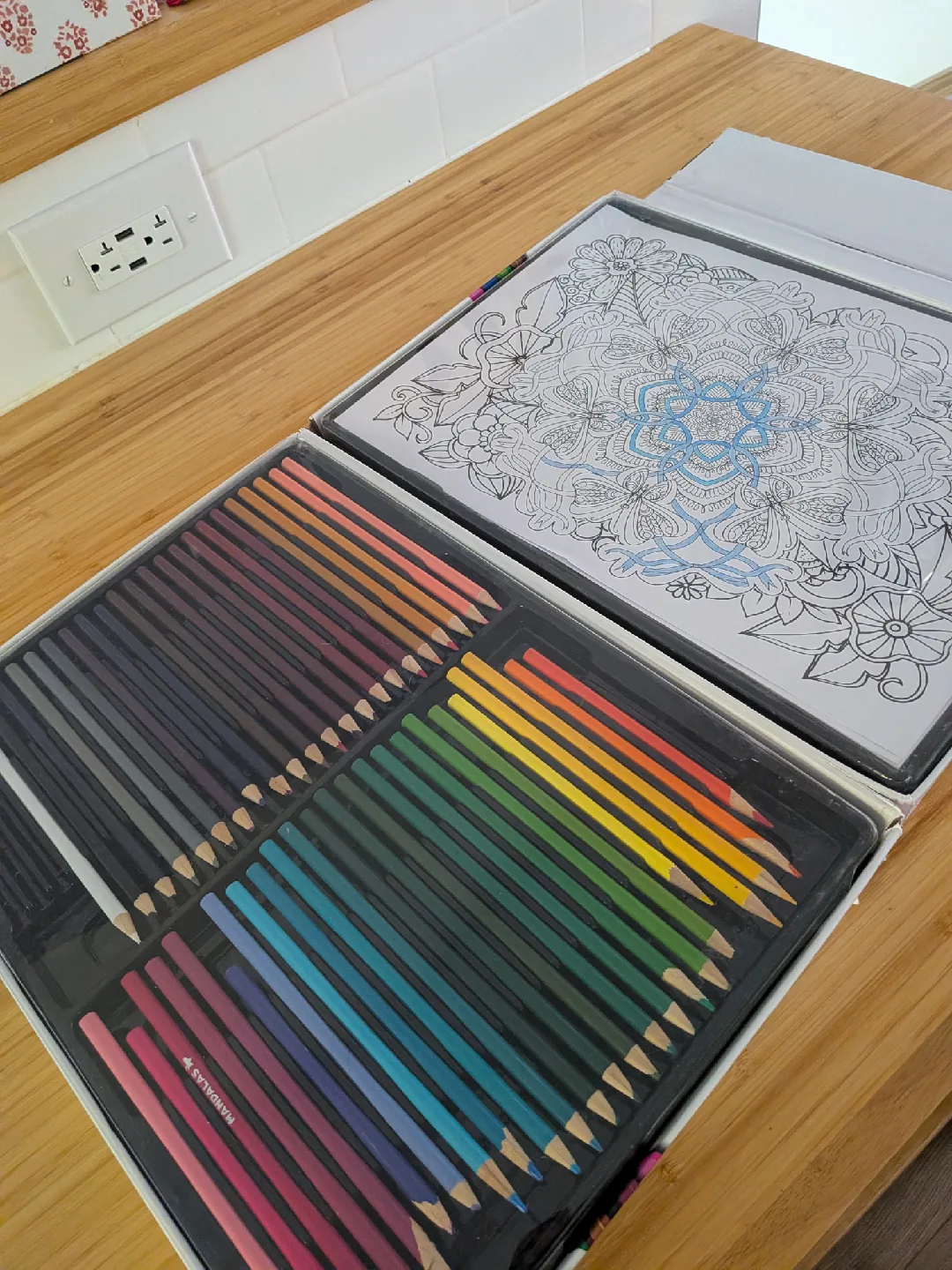 Mandala Sanctuary Adult Colouring Set image indicator(2)