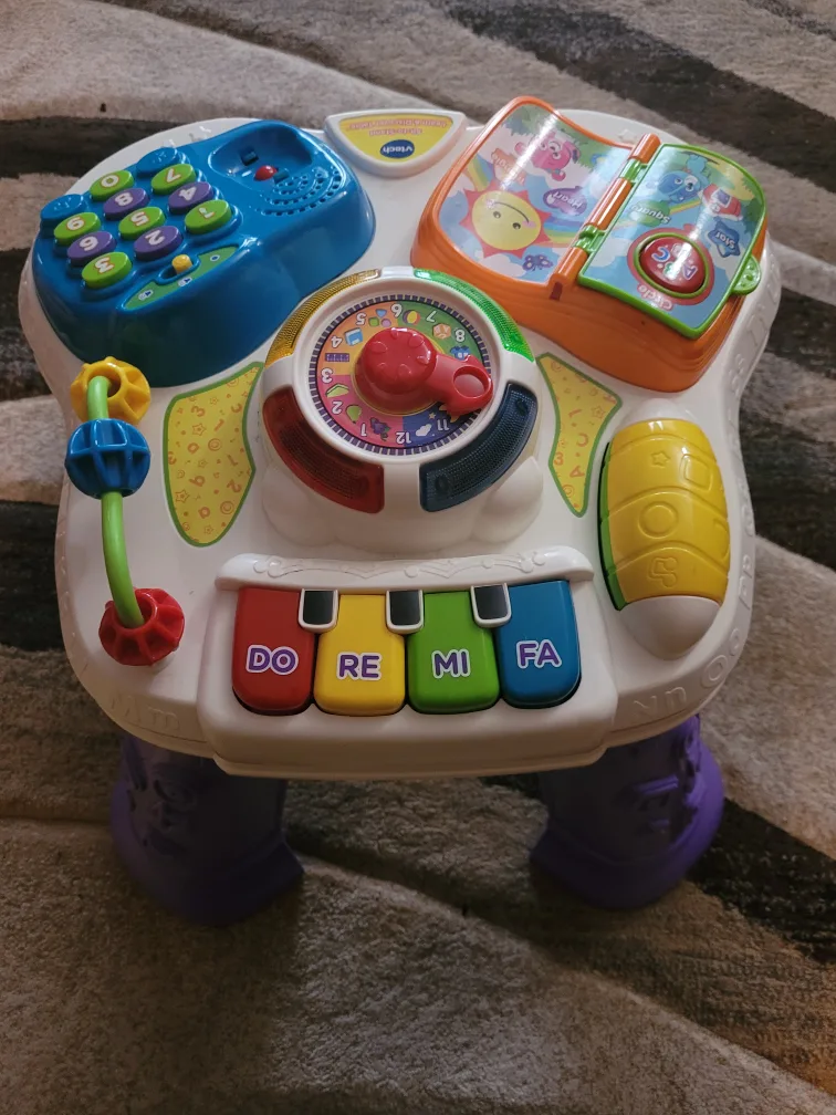 VTech Sit-to-Stand Learn and Discover Table thumbnail
