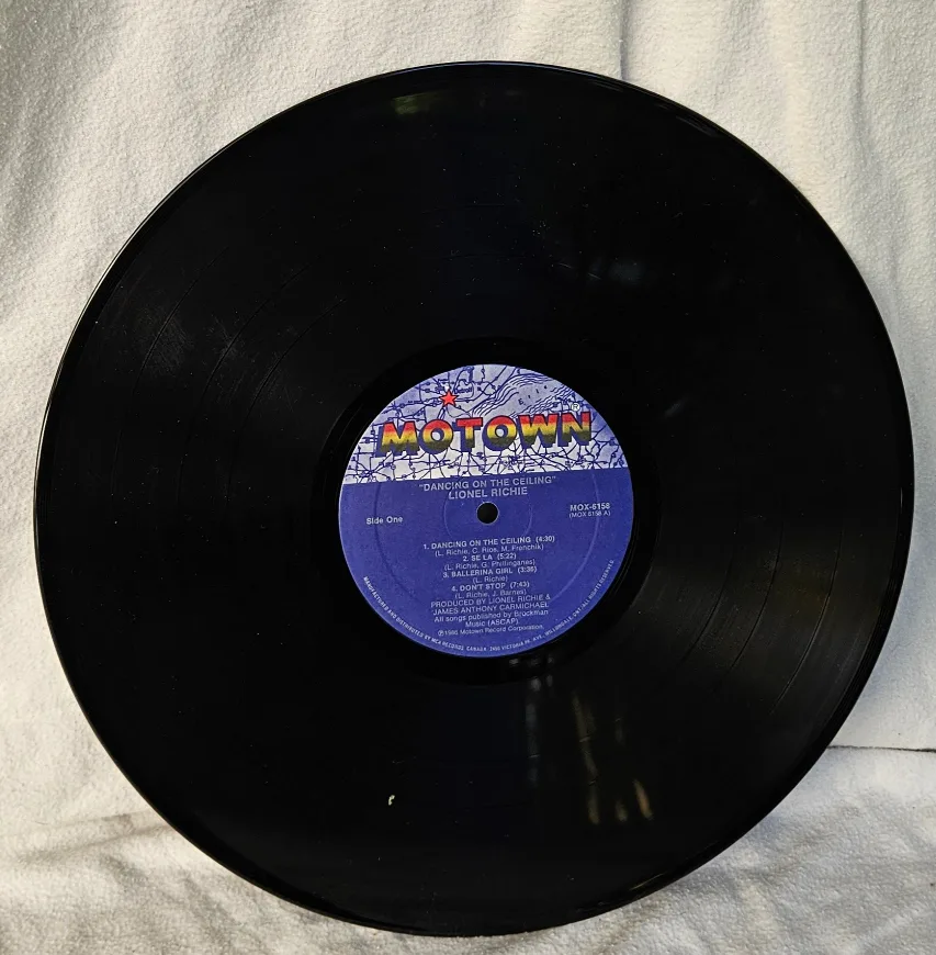 Lionel Richie Original 1982 Gatefold Vinyl LP image indicator(5)