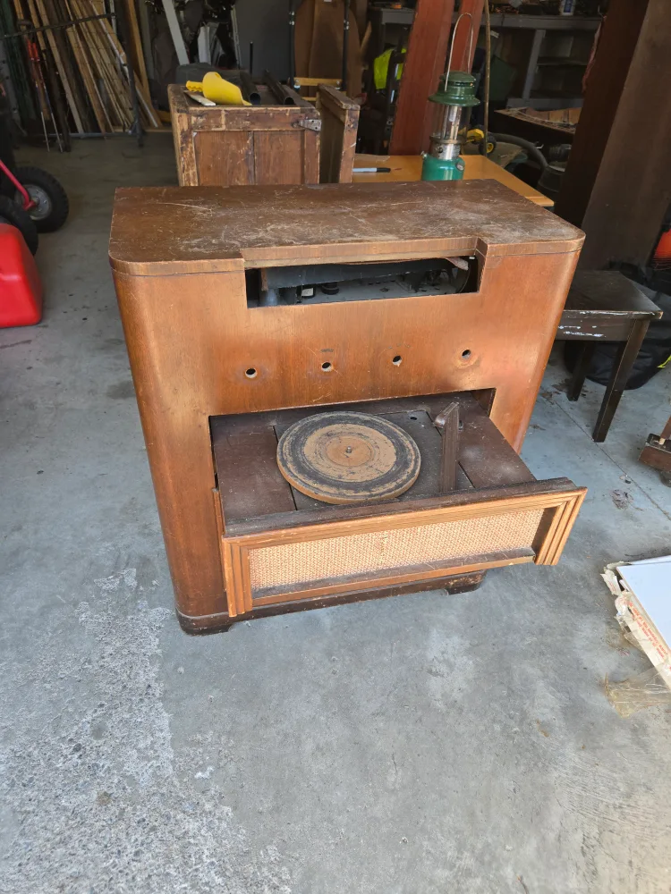 Vintage Tube Radio Cabinet - Project Piece image indicator(2)