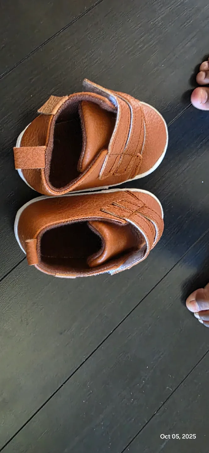 Old Navy Brown Baby Shoes Size 12 image indicator(3)