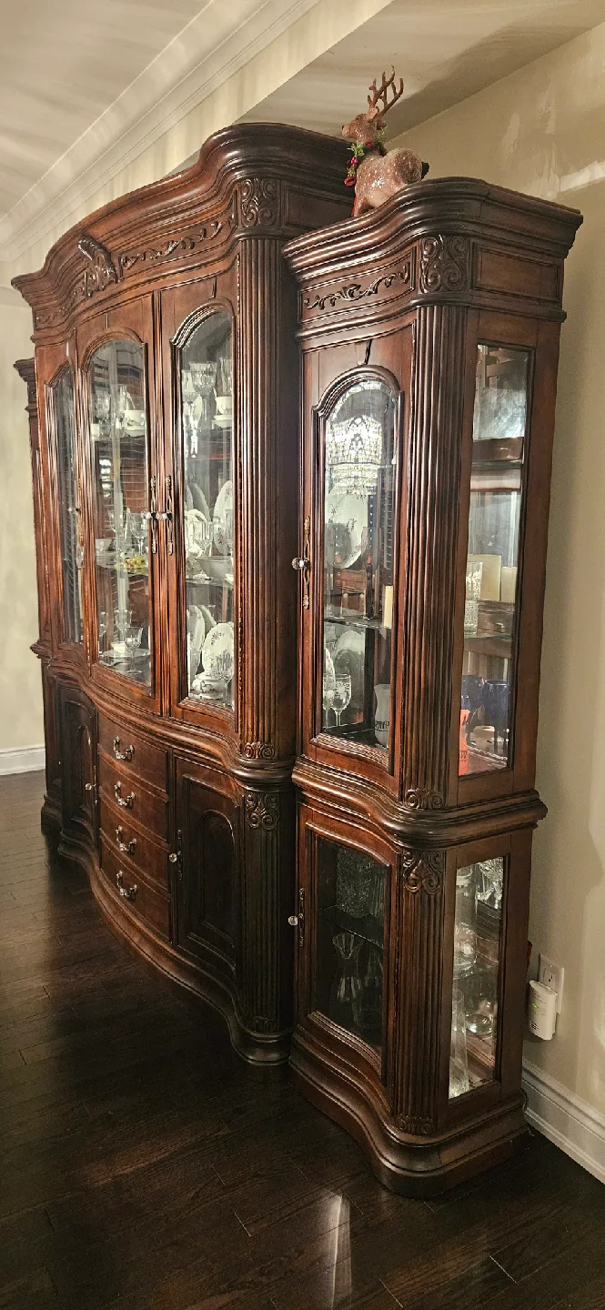 Ornate Bedroom Set - Bed, Chairs, Dresser image indicator(9)