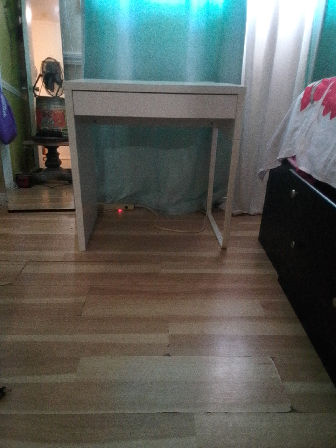 White Desk with Drawer - photo 4
