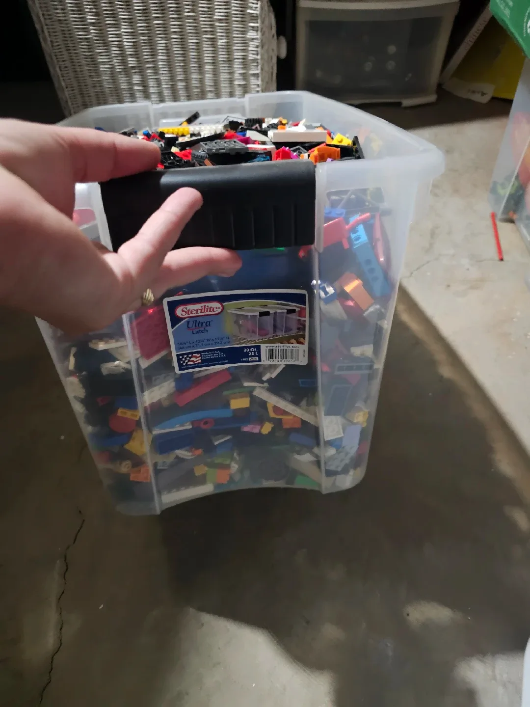 Large Tub of LEGO Bricks image indicator(4)