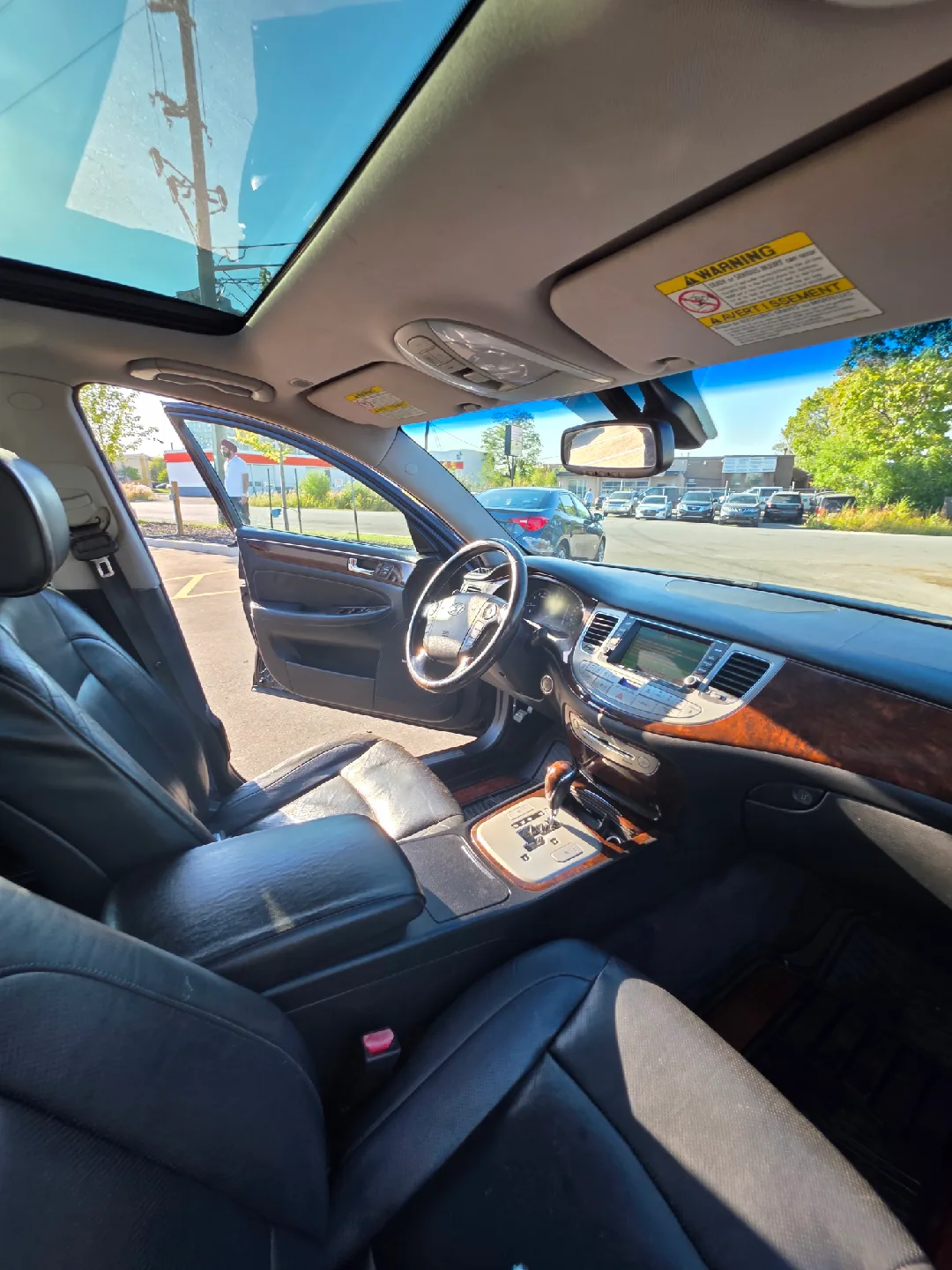 2010 Hyundai Genesis Sedan - Black image indicator(6)