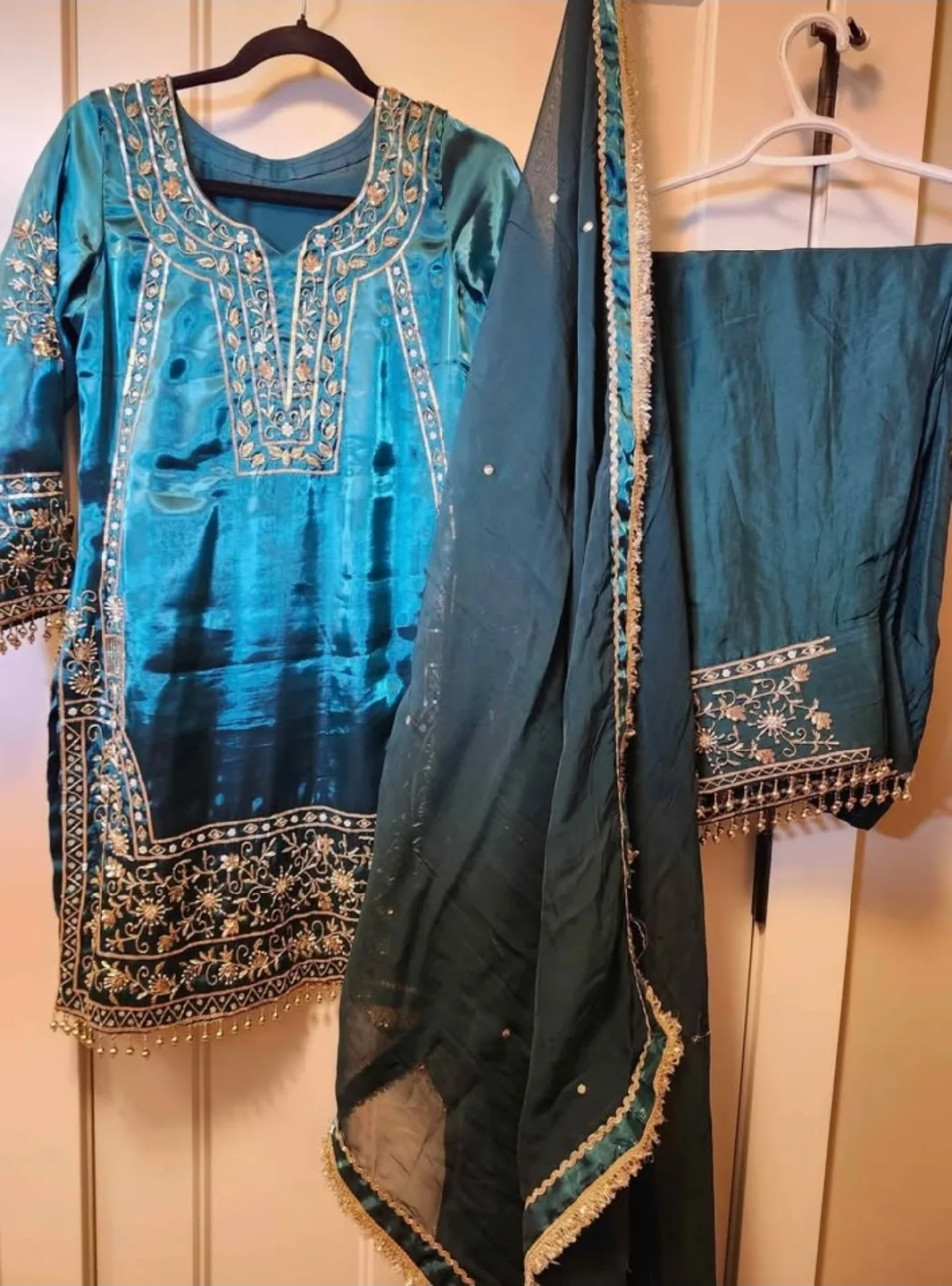 Bottle green Embellished Shalwar Kameez image indicator(3)