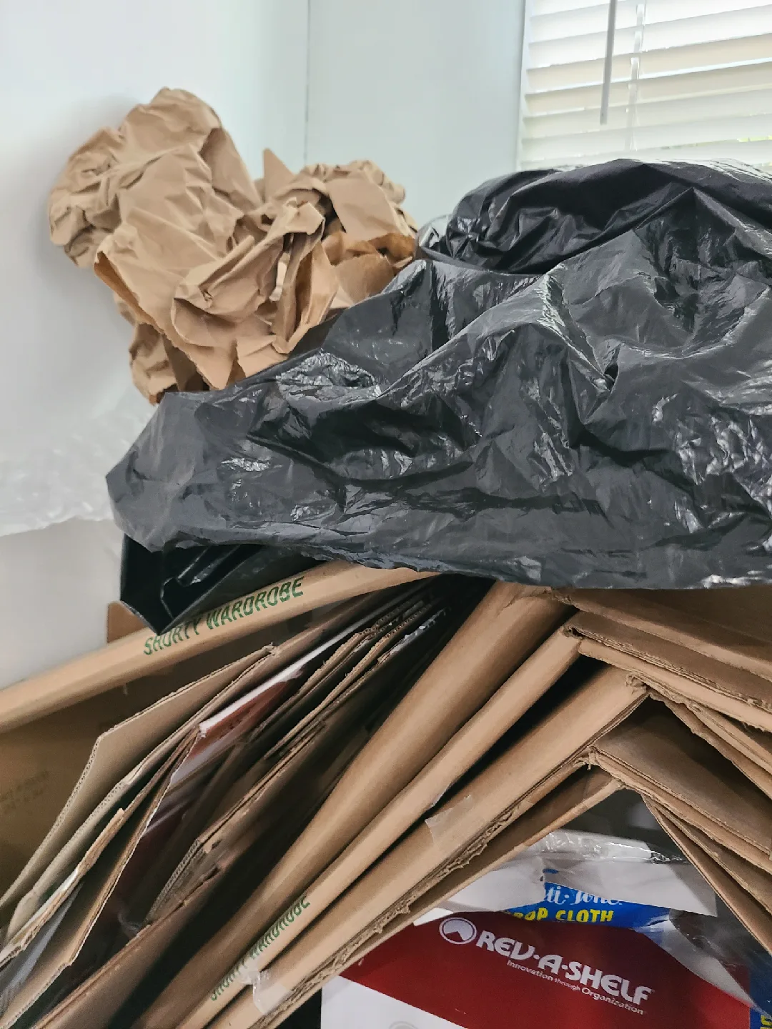 Free moving boxes and moving materials image indicator(2)