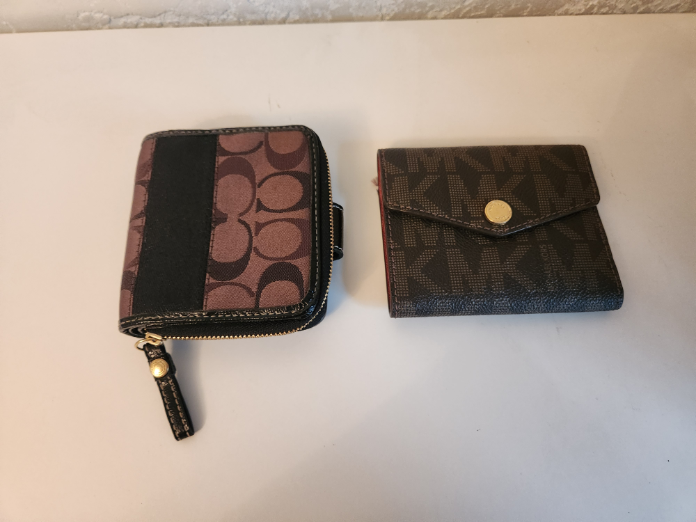 Michael Kors & Coach Wallets - photo 2