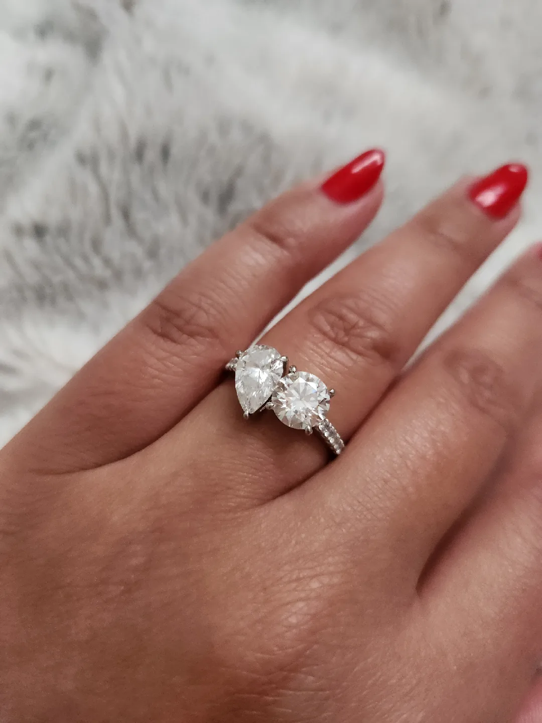 Timeless Love in Platinum: Toi et Moi Diamond Masterpiece image indicator(2)