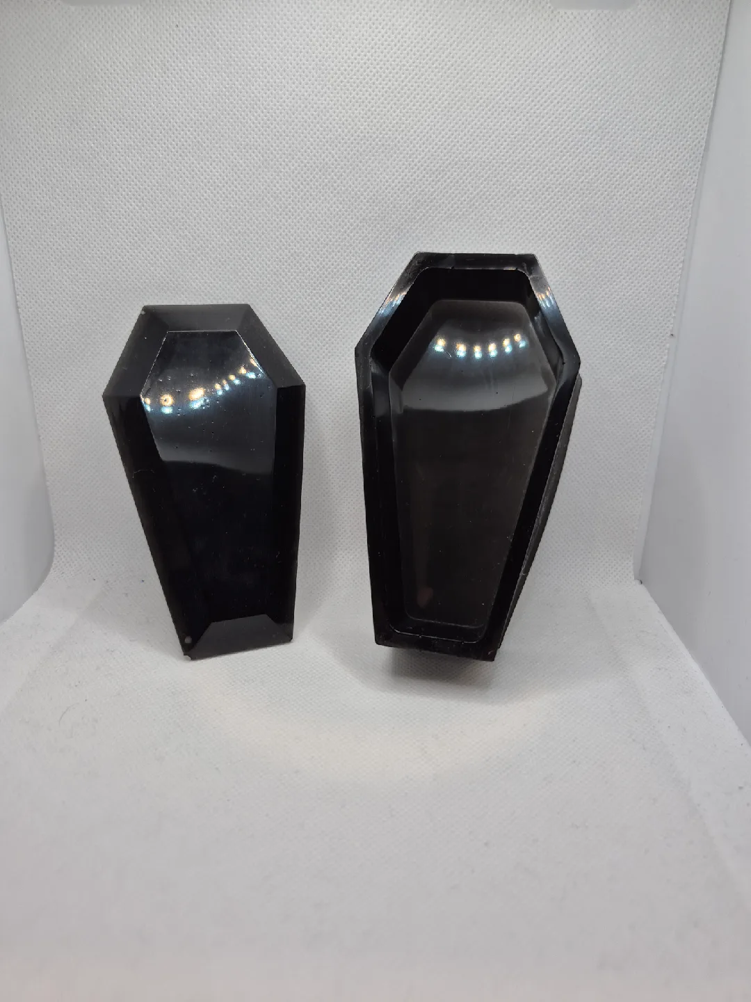 Handmade Resin Coffin - Black image indicator(3)