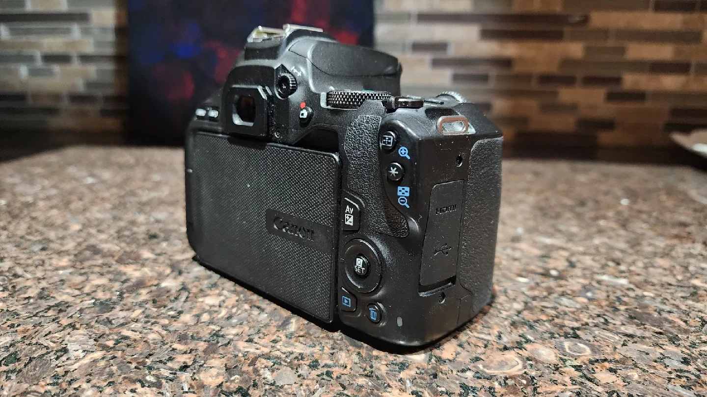 Canon EOS Rebel SL3 Camera with Accessories image indicator(3)