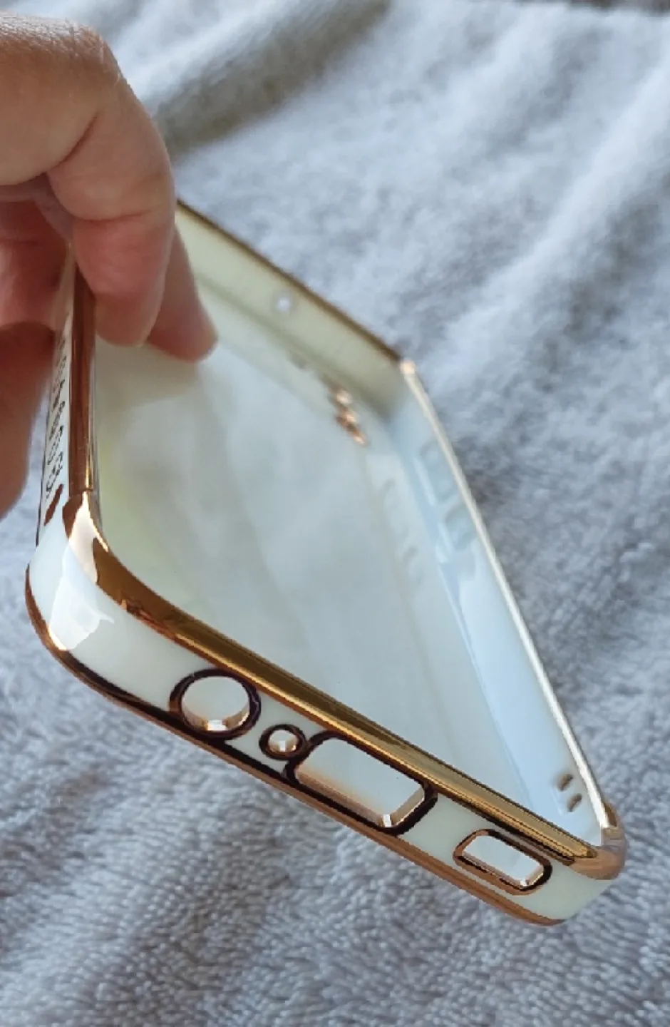 White & Gold Phone Case with Heart Design image indicator(4)