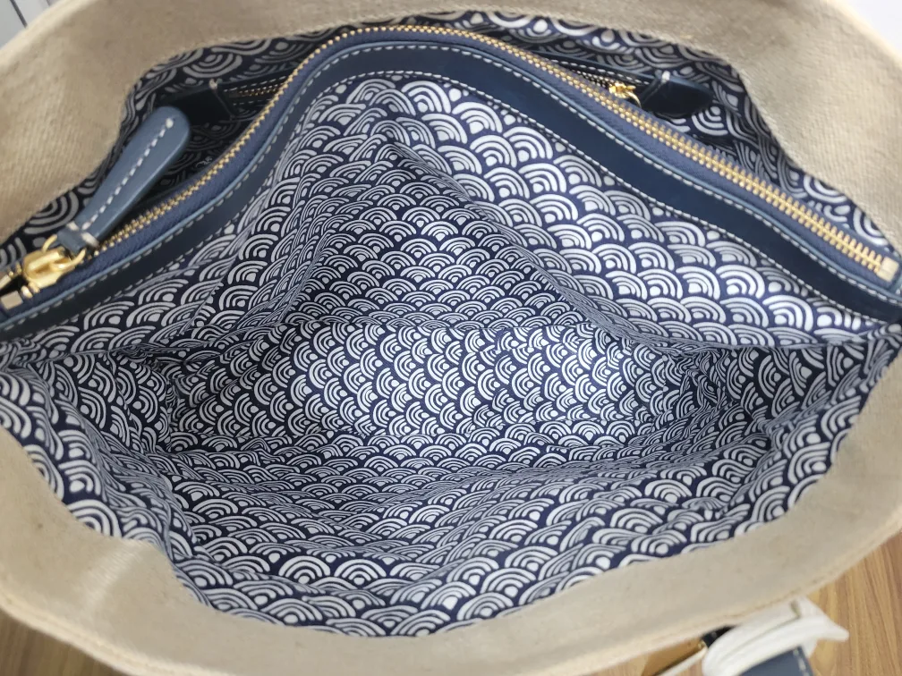 UGG Beige & Navy Tote Bag image indicator(6)