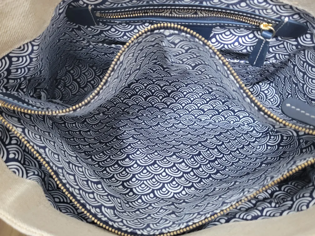 UGG Beige & Navy Tote Bag image indicator(7)