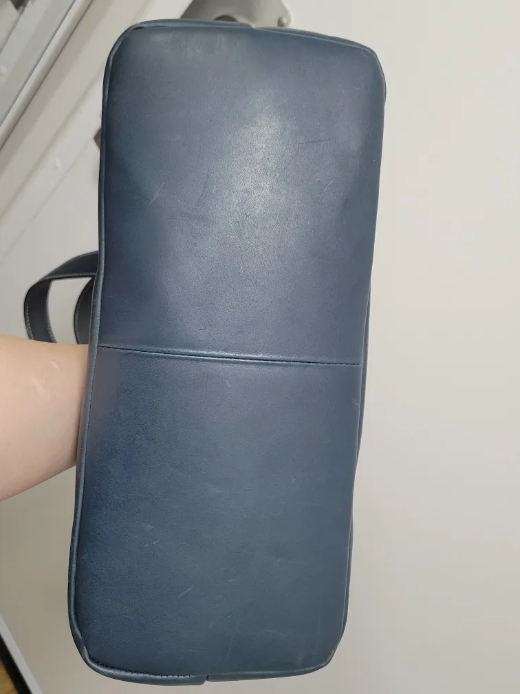 UGG Beige & Navy Tote Bag image indicator(9)