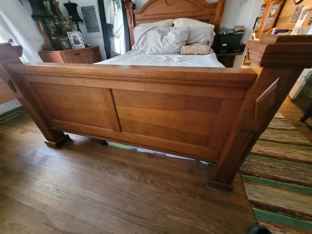 Queen size - Wooden Bed Frame with 10 inch memory foam mattress. image indicator(5)